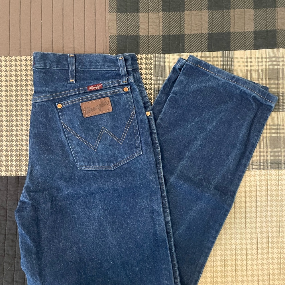 Wrangler Blue Relaxed Fit Jeans Timeless Style